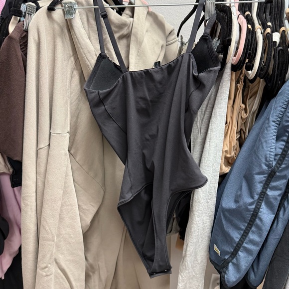 SKIMS push up black bodysuit with lace body - Picture 6 of 6